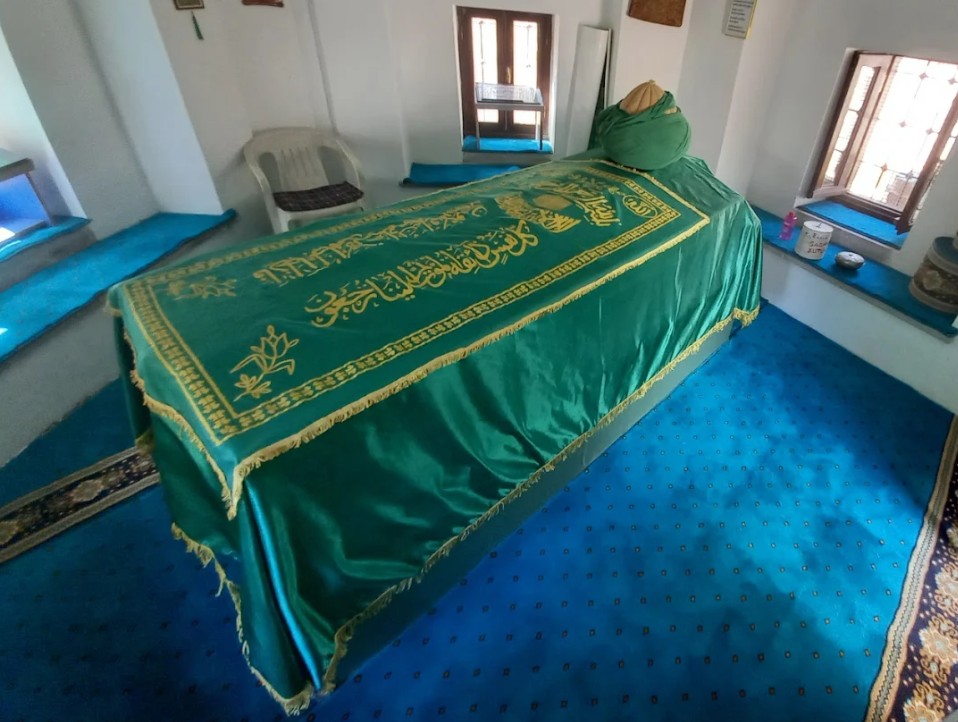 Doğanbey (Yürüyen Dede) Hazretleri